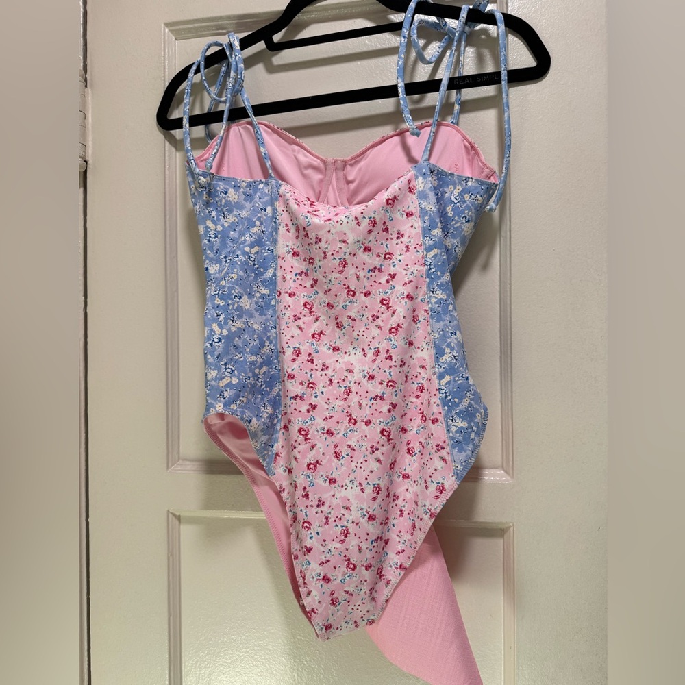 Loveshackfancy multi floral bathing suit size L NWT - Picture 2 of 2